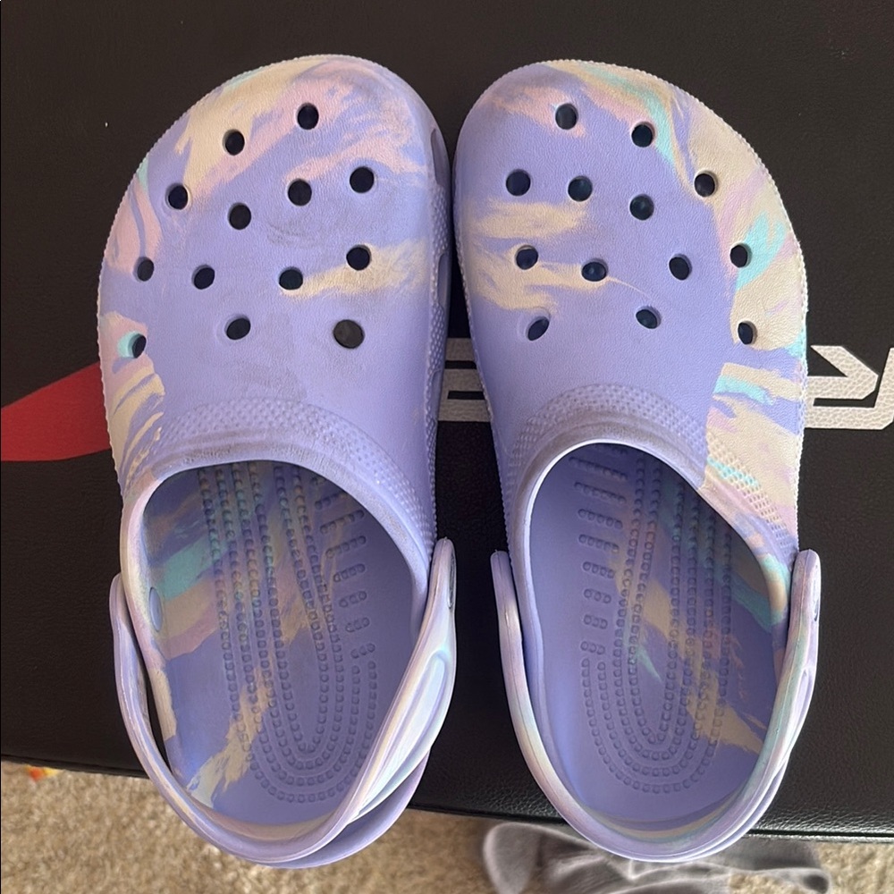 CROCS Kids Crocs Purple with Ventilation and Comfort J3